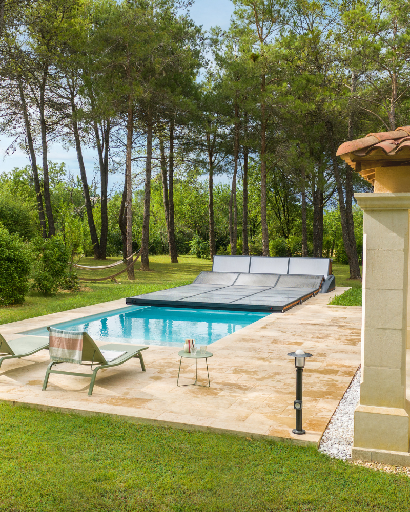 Couverture piscine rigide sur-mesure et fabriquée en France